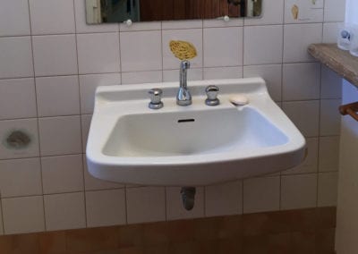 Toilet and shower Mas de Guerrevieille